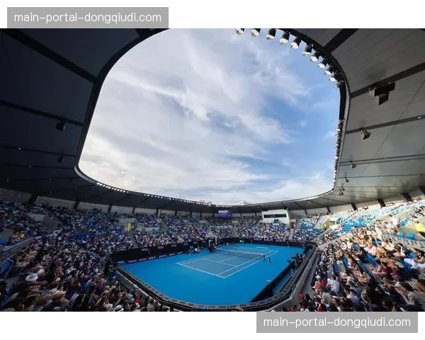 澳网同场供应商为上海体育馆铺设专业网球场地