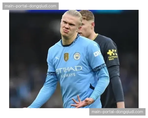 特写:哈兰德罚失点球后向主场球迷致歉。 特写:哈兰德罚失点球后向主场球迷致歉。